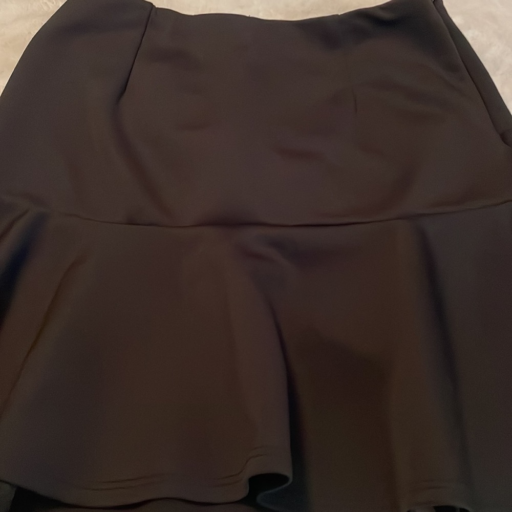 Charlotte Russe black mini skirt ruffled bottom size Small - Picture 2 of 7